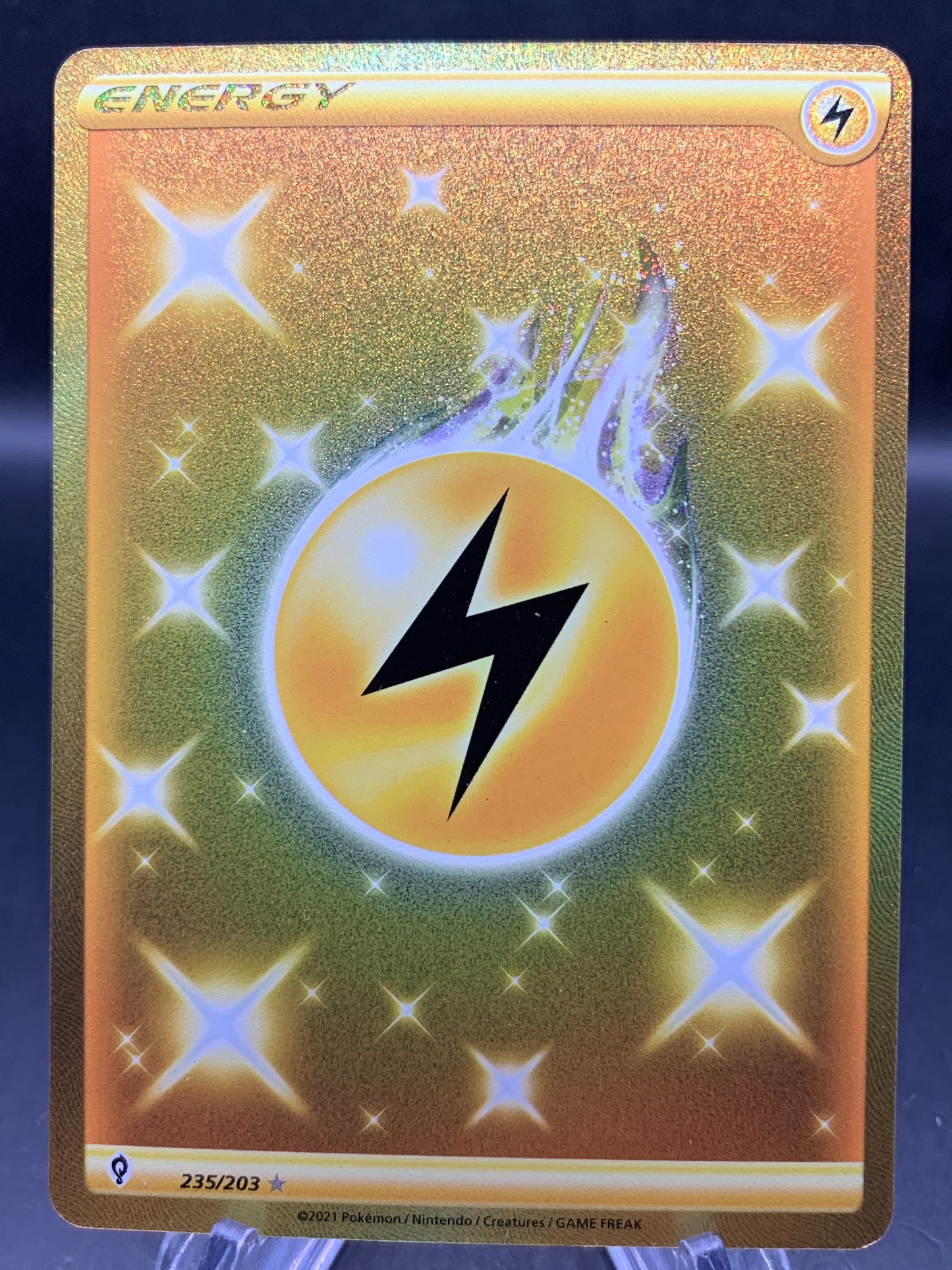 Pokémon TCG: 2021 Gold Lightning Energy - 235/203 - SWSH07: Evolving Skies