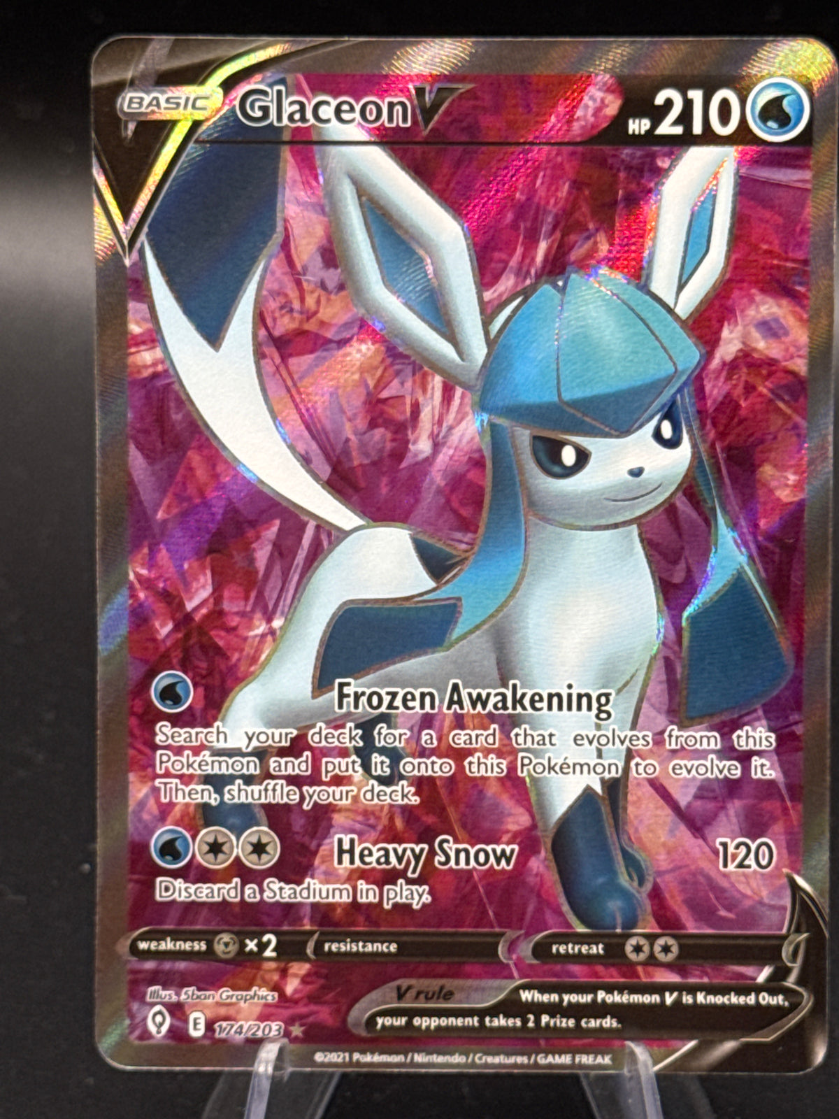 Pokémon TCG: 2021 Glaceon V - 174/203 - SWSH07: Evolving Skies