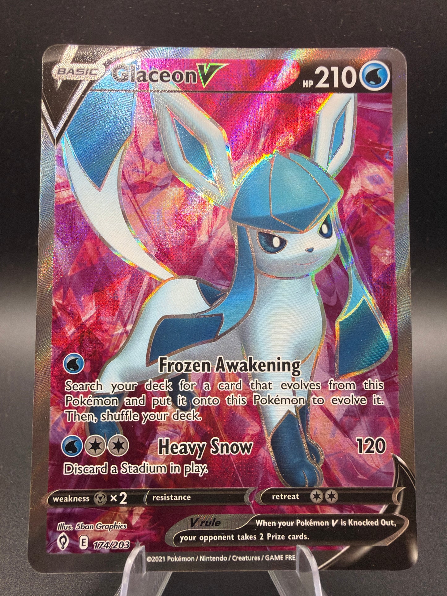 Pokémon TCG: 2021 Glaceon V - 174/203 - SWSH07: Evolving Skies